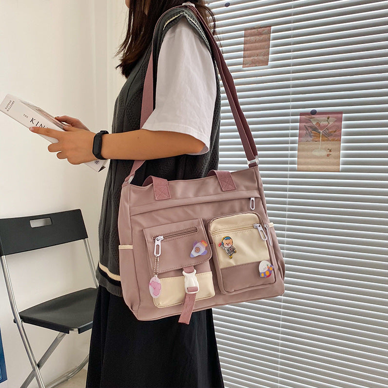 課堂上學生用的尼龍包